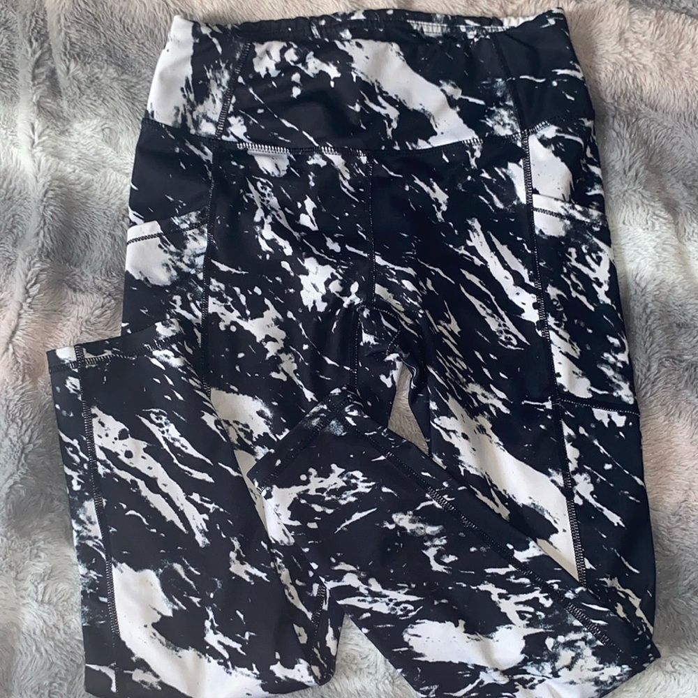 Women’s marble print leggings